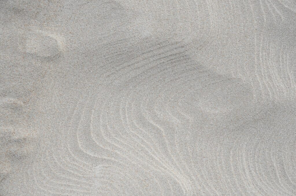 Curvy sand with wind